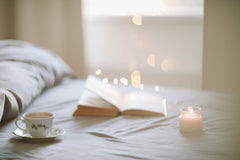 寝る前のスマホ時間を「ととのう時間」に。今夜からできるナイトルーティン